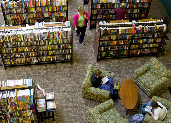 Barnes&Noble studying and browsing scene from second floor