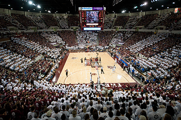 Record crowd of 10,788 at men's basketball game vs. Kentucky