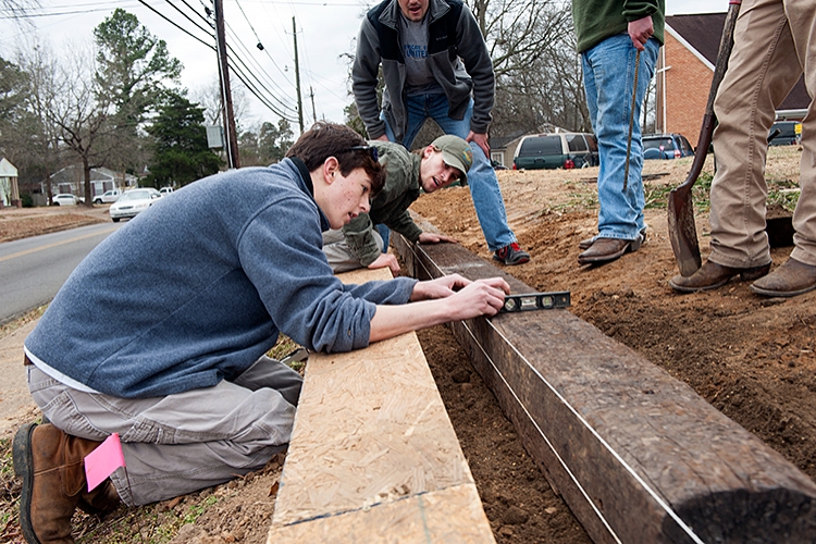 Kappa Alpha lends helping hand