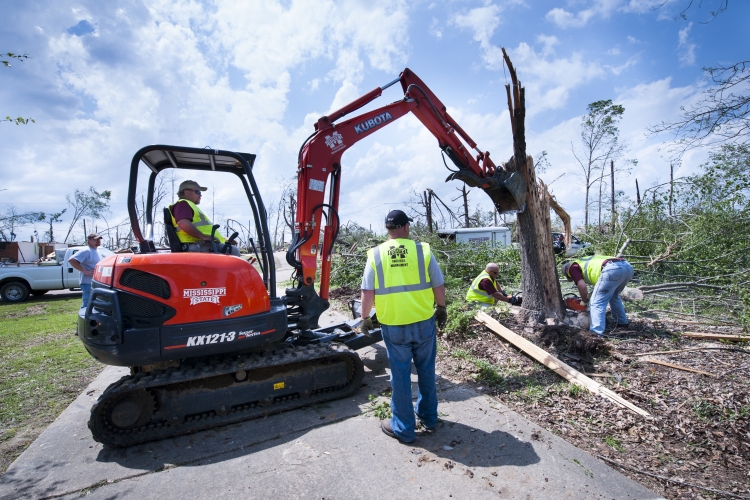 Tornado Clean Up In Louisville