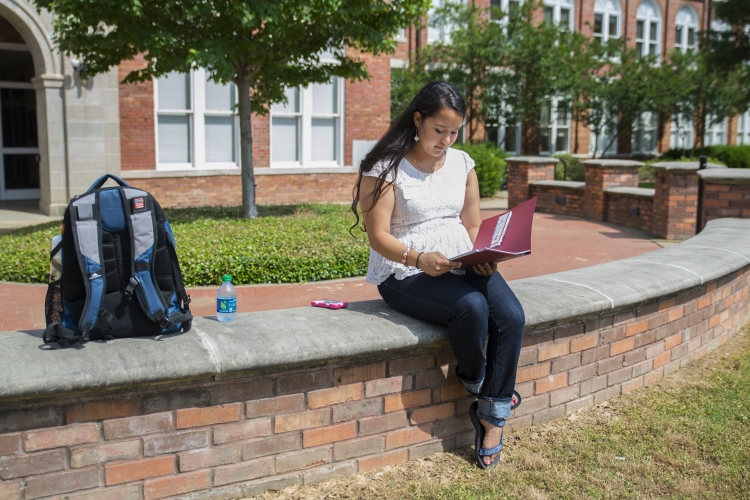 Maymester Students Prepare for Finals