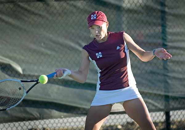 Hayley Rudman smashes a forehand