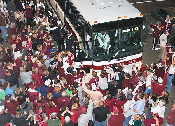 Men's basketball team returns from Tampa