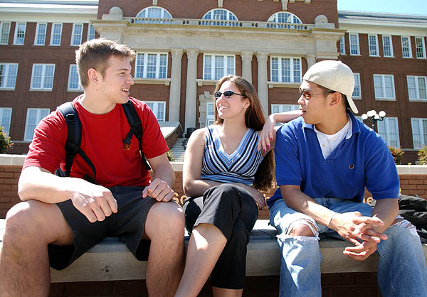 Students enjoying sunshine in front of Swalm