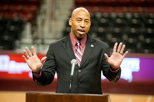 Rick Ray named new men's basketball coach