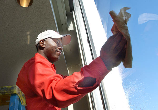 Washing windows in Union