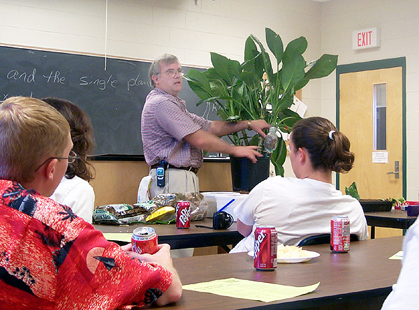 David Tatum speaks to summer horticulture camp students