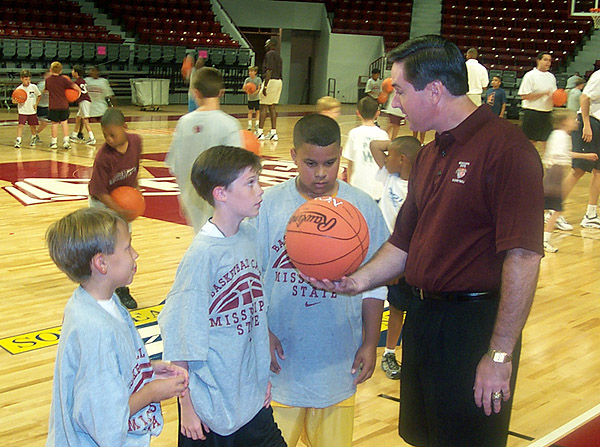 Rick Stansbury talks with basketball campers