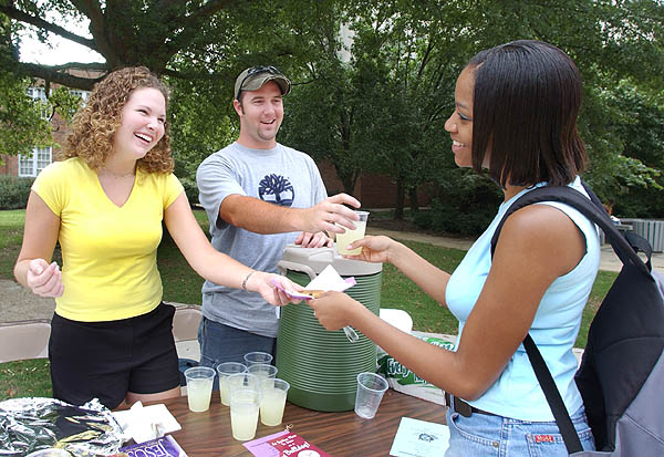 BSU students give away cookies