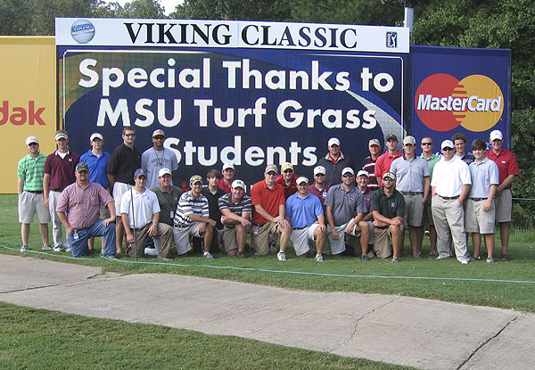 Turf grass students at Viking Classic