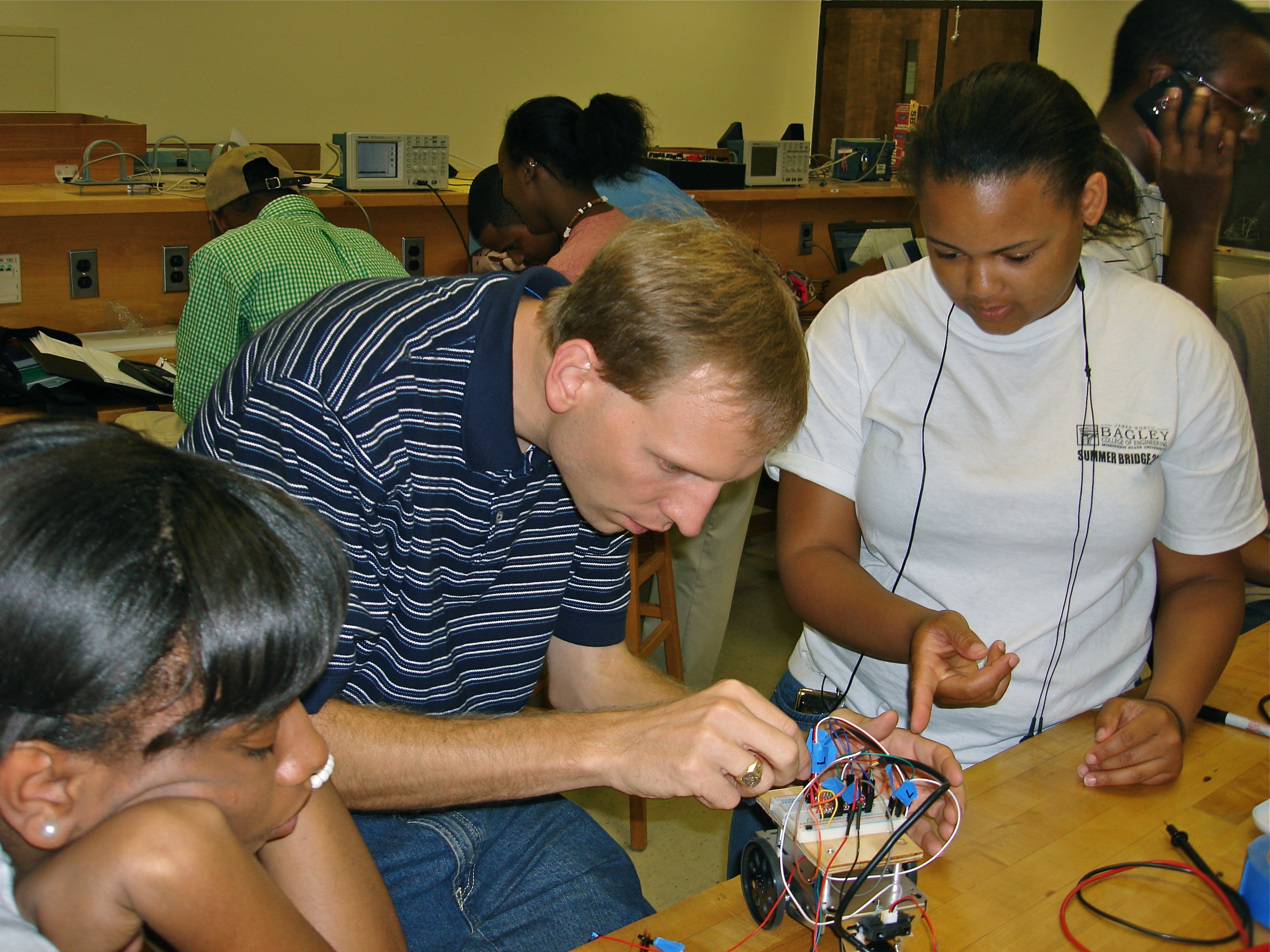 Bryan Jones, assistant professor of electrical and computer engineering, shows Summer Bridge participants how to build and program a robot.<br /><br />
Bryan Jones, assistant professor of electrical and computer engineering, shows Summer Bridge participants how to build and program a robot.<br /><br />