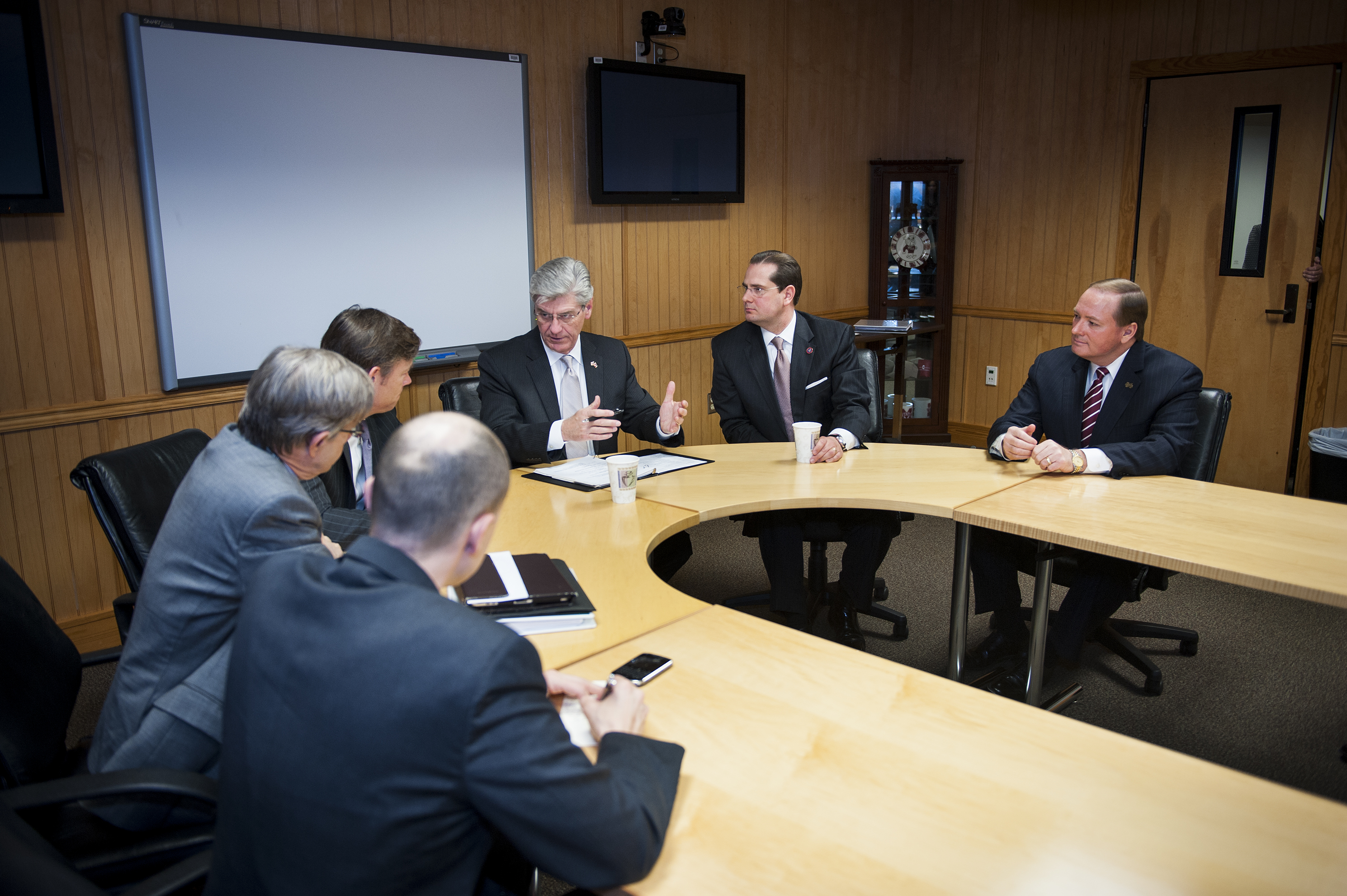 Mississippi Gov. Phil Bryant (center, gesturing) was among speakers for MSU's 2013 Manufacturing Summit. Among other participants were (from left) Doug O'Brien, U.S. Department of Agriculture; Earl Gohl, Appalachian Regional Commission; Matt Erskine, acting assistant secretary of economic development, U.S. Department of Commerce; Chris Masingill, federal co- Clarksdale-based Delta Regional Authority; and MSU President Mark E. Keenum. Mississippi Gov. Phil Bryant (center, gesturing) was among speakers for MSU's 2013 Manufacturing Summit. Among other participants were (from left) Doug O'Brien, U.S. Department of Agriculture; Earl Gohl, Appalachian Regional Commission; Matt Erskine, acting assistant secretary of economic development, U.S. Department of Commerce; Chris Masingill, federal co- Clarksdale-based Delta Regional Authority; and MSU President Mark E. Keenum.