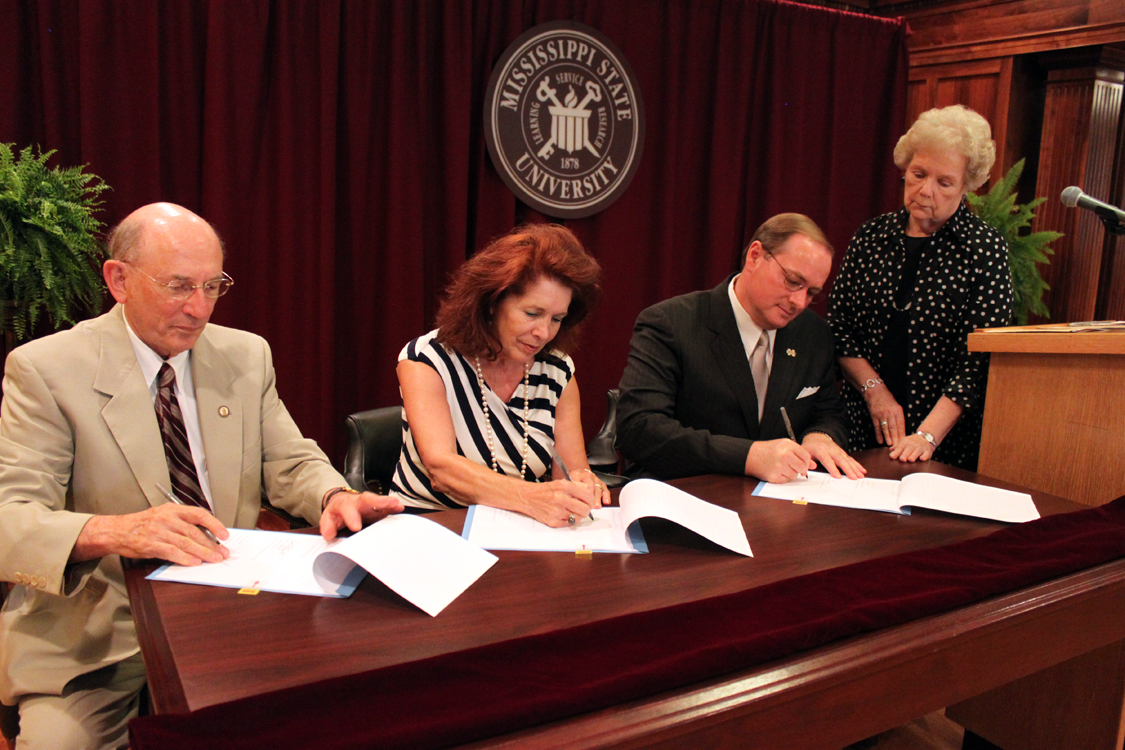 Jorja Lynn, second from left, donated a collection of Ulysses S. Grant memorabilia to the Grant Presidential Library at Mississippi State University on Thursday. From left are Executive Director of the Grant Presidential Library John Marszalek, Lynn, MSU President Mark E. Keenum, and MSU Dean of Libraries Frances Coleman. Jorja Lynn, second from left, donated a collection of Ulysses S. Grant memorabilia to the Grant Presidential Library at Mississippi State University on Thursday. From left are Executive Director of the Grant Presidential Library John Marszalek, Lynn, MSU President Mark E. Keenum, and MSU Dean of Libraries Frances Coleman.