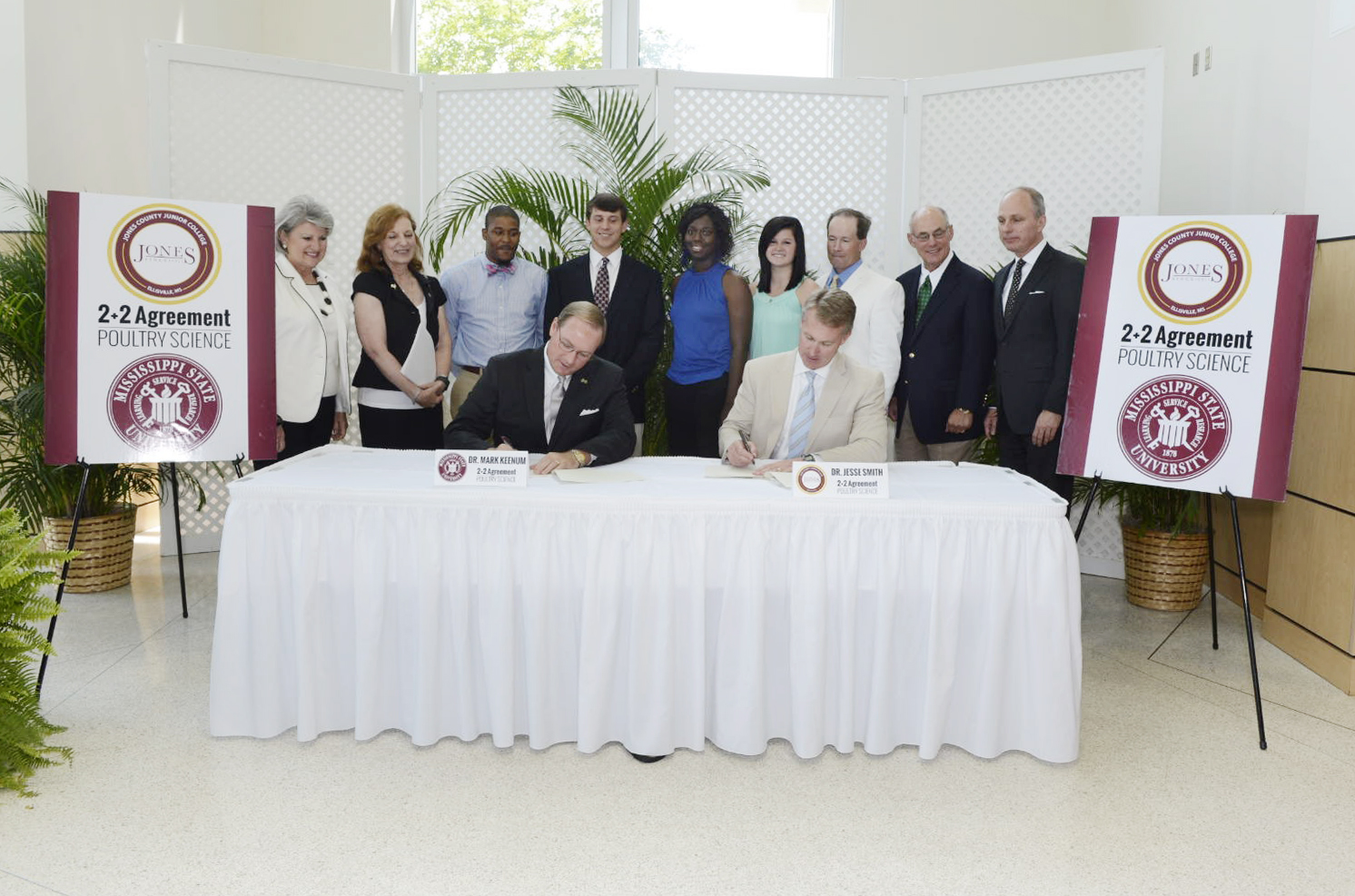 Mississippi State President Mark E. Keenum and Jones County Junior College President Jesse Smith sign an agreement Friday to allow for a smooth transition for JCJC students transferring into MSU's poultry science program. Joining the two presidents were students, faculty and staff from both institutions. Mississippi State President Mark E. Keenum and Jones County Junior College President Jesse Smith sign an agreement Friday to allow for a smooth transition for JCJC students transferring into MSU's poultry science program. Joining the two presidents were students, faculty and staff from both institutions.