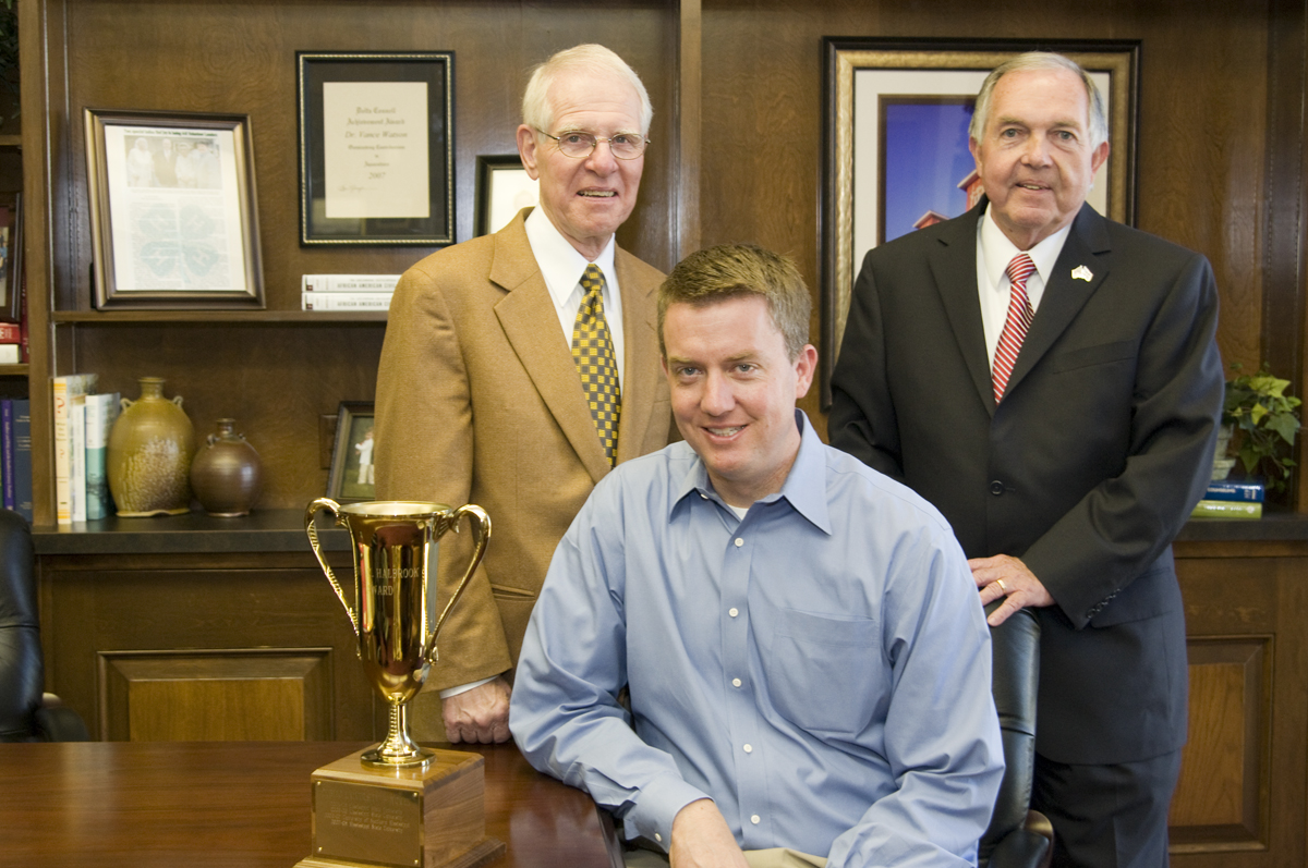 Provost Peter Rabideau (l), athletic director Greg Byrne (c) and Interim President Vance Watson with MSU's latest Halbrook Award. Provost Peter Rabideau (l), athletic director Greg Byrne (c) and Interim President Vance Watson with MSU's latest Halbrook Award.