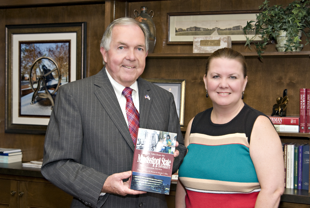 MSU Interim President Vance Watson and Mitchell Memorial Library's LaDonne Delgado MSU Interim President Vance Watson and Mitchell Memorial Library's LaDonne Delgado