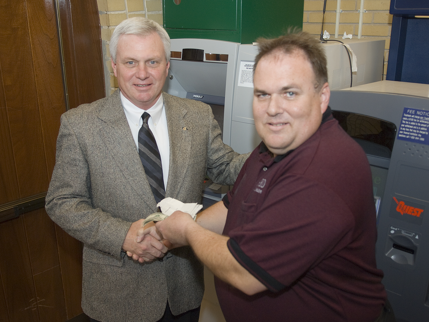 Starkville banker Buddy Staggers (l) thanks MSU employee Jacob Selzer. Starkville banker Buddy Staggers (l) thanks MSU employee Jacob Selzer.