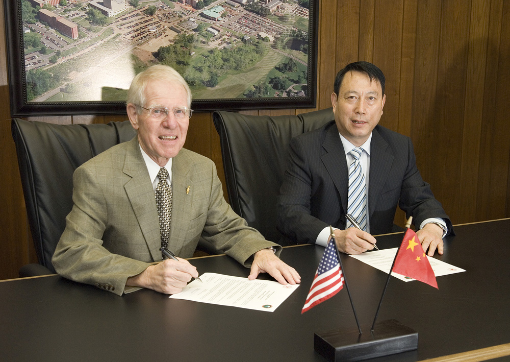 (Left) MSU Provost Peter Rabideau formalizes the partnership with Professor Zhixiang Li (Executive Vice President of the Beijing Instittue of Technology)</p><br />
<p> (Left) MSU Provost Peter Rabideau formalizes the partnership with Professor Zhixiang Li (Executive Vice President of the Beijing Instittue of Technology)</p><br />
<p>