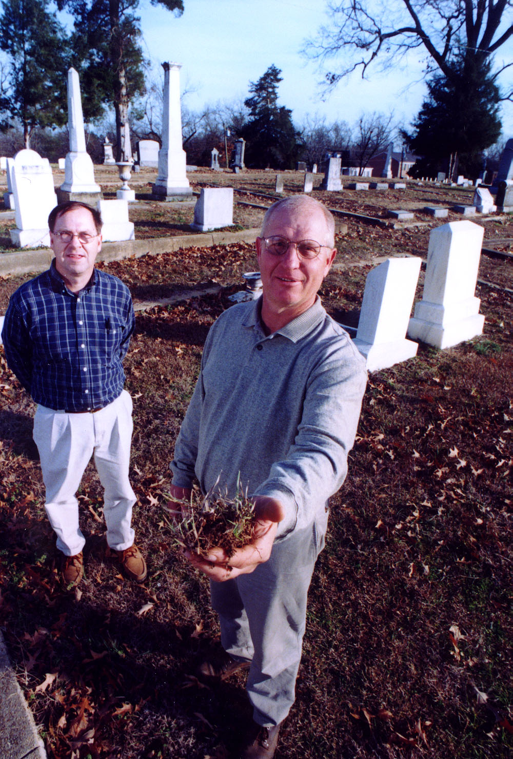 <br />
MSU grass hunters Jeff Krans (foreground)and Wayne Philley 