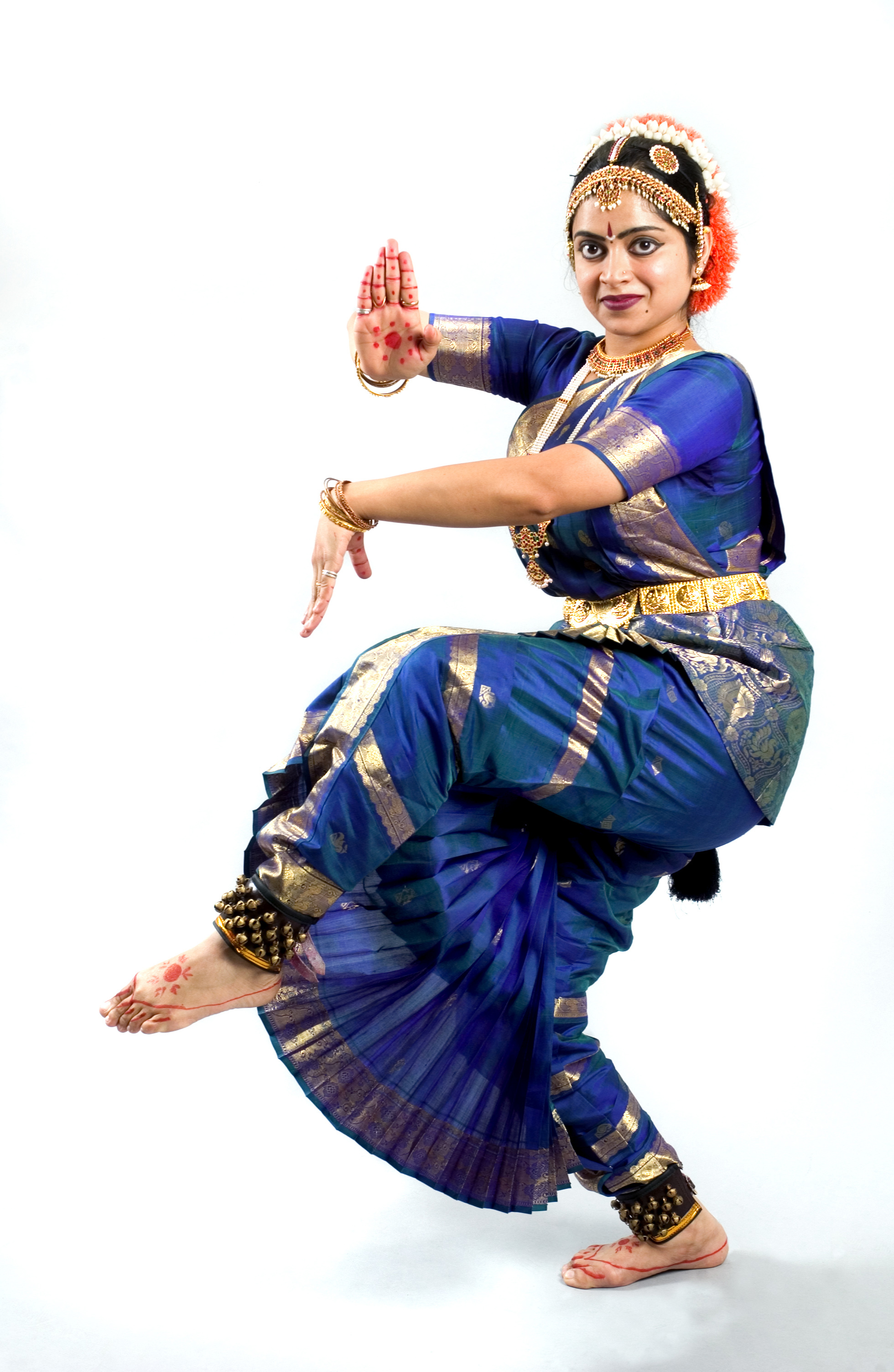 <br /><br />
India native Sailabala Tungtur prepares to demonstrate the classical Bharata Natyam dance of her country. <br /><br />
India native Sailabala Tungtur prepares to demonstrate the classical Bharata Natyam dance of her country.