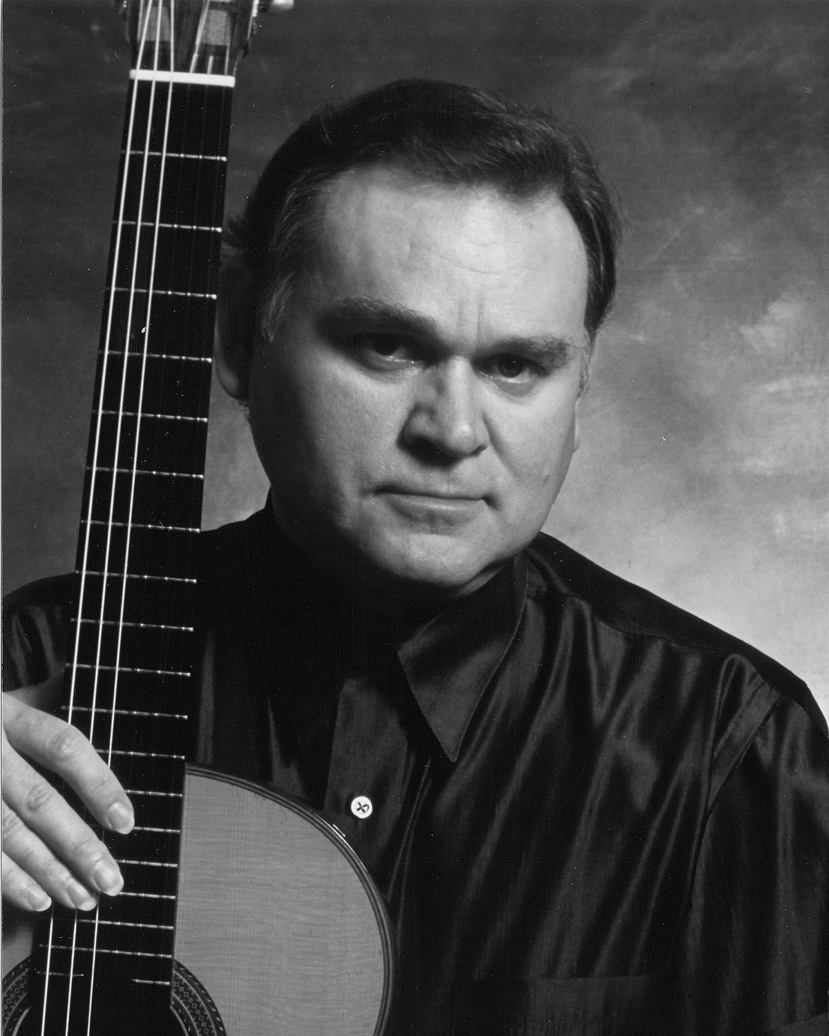 Master guitarist Julian Gray Master guitarist Julian Gray
