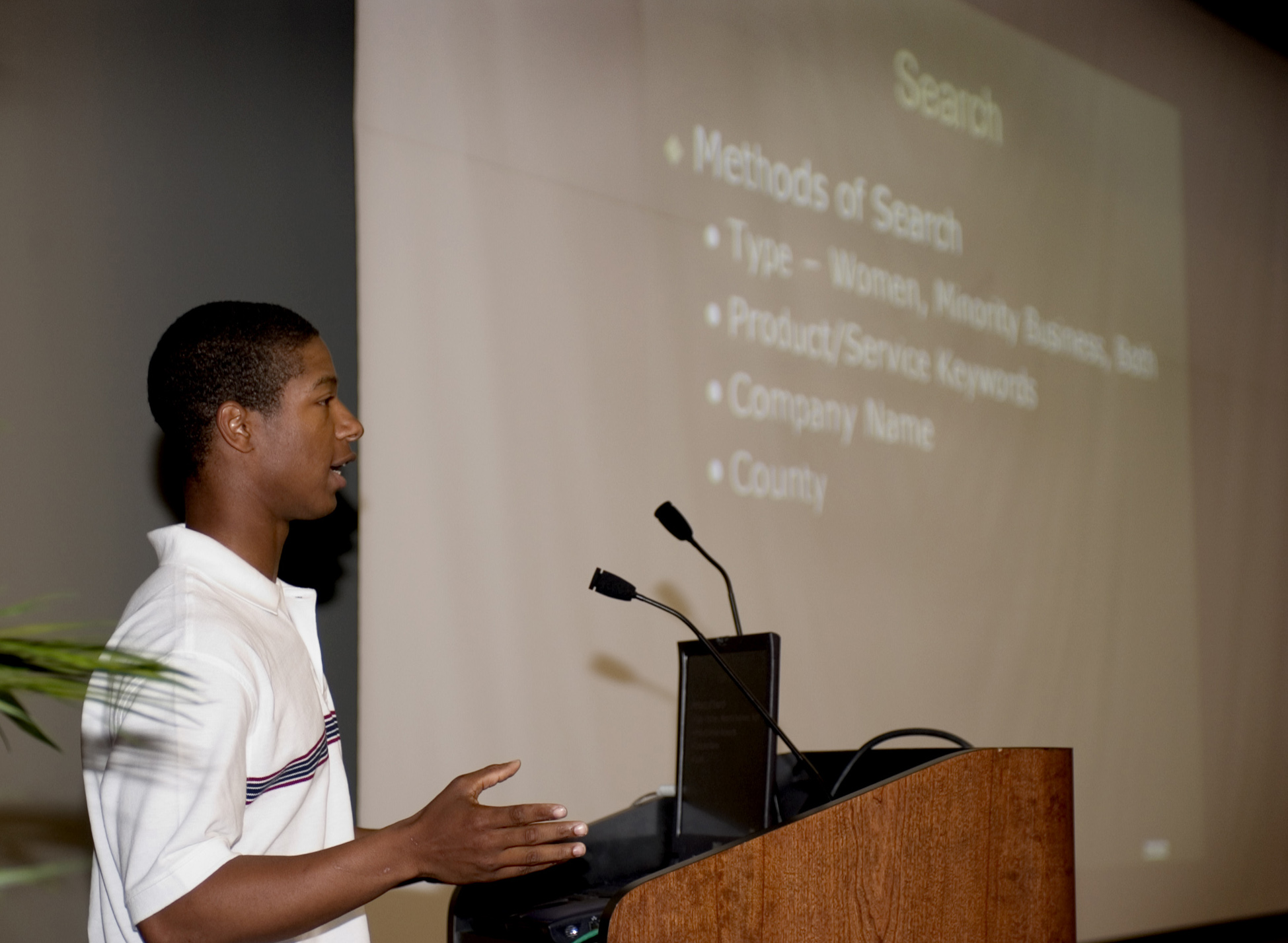 <br /><br />
Mississippi State University senior software engineering major Terry L. Dickerson of Magnolia previews a searchable computer database of minority-owned businesses he and another MSU student are designing for implementation later this year. The database is a joint project of MSU, the Jackson-based Mississippi Minority Business Alliance and the Minority Business Enterprise Division of the Mississippi Development Authority.<br /><br />
