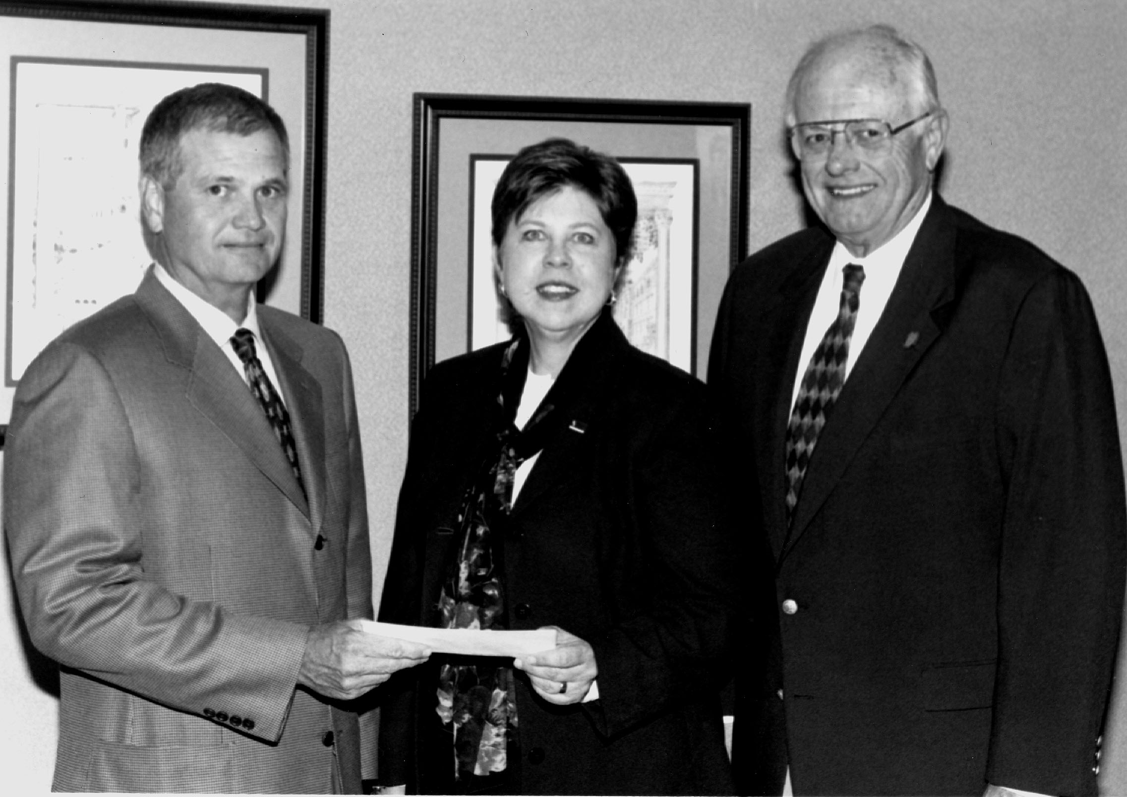 <br /><br />
MMA chairman Roger Bland (l) with MSU business dean Sara Freedman and MMA President Jerry McBride. <br /><br />
MMA chairman Roger Bland (l) with MSU business dean Sara Freedman and MMA President Jerry McBride.