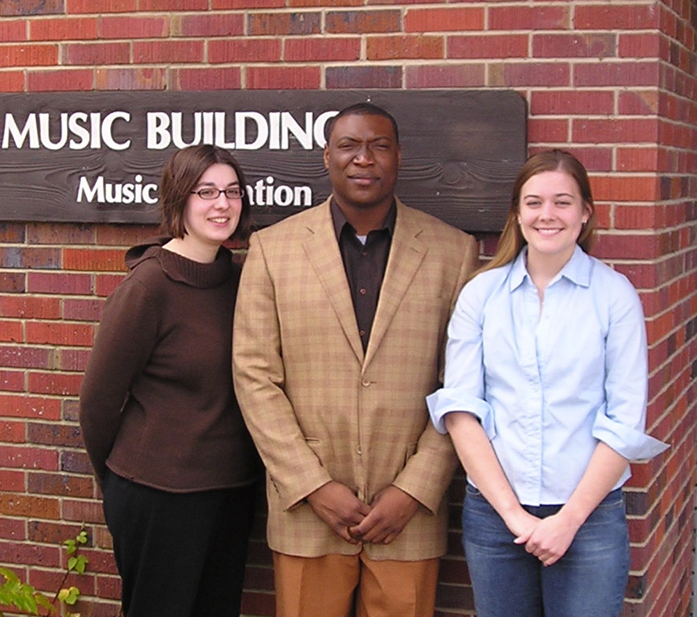 MSU assistant professor Elaine Peterson (l), with students Antonio Rice and Cindy Wharton. MSU assistant professor Elaine Peterson (l), with students Antonio Rice and Cindy Wharton.
