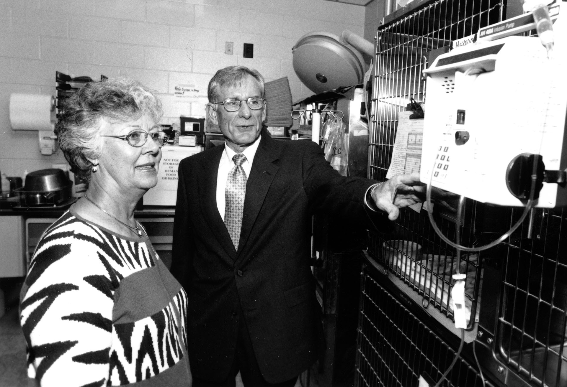 <br /><br />
Joe Ann Ward and Dean John Thomson tour MSU's veterinary college. <br /><br />
Joe Ann Ward and Dean John Thomson tour MSU's veterinary college.